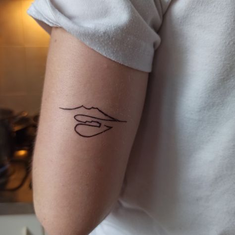 Napoli Tattoo, Simple Wave Tattoo, Henne Tattoo, Tattoos Inspo, Abstract Art Painting Diy, Waves Tattoo, Beautiful Tattoos, Diy Painting, Cute Nails