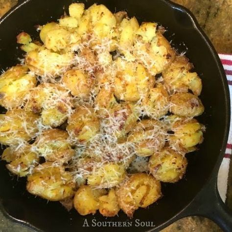 cast iron crispy potatoes A Southern Soul, Smashed Potatoes Recipe, Grilled Sweet Potatoes, Crushed Potatoes, Stuffed Baked Potatoes, Crispy Smashed Potatoes, Cast Iron Skillet Recipes, Smashed Potatoes, How To Cook Potatoes