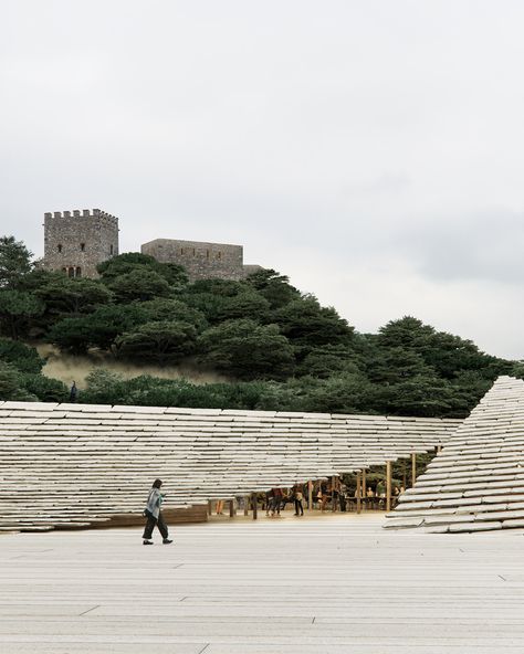 Kengo Kuma Facade, Visitor Center Architecture, Kengo Kuma Architecture, Visitor Center Design, Lake Architecture, Architecture Studies, Scda Architects, Opera Stage, Urban Village