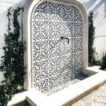 Small Modern Water Feature, Courtyard Water Fountain, Courtyard Wall Fountain, Tiled Fountain Wall, Portugese Garden Ideas, Water Fountain Wall Outdoor, Spanish Water Fountain, Wall Water Features In The Garden, Spanish Water Feature