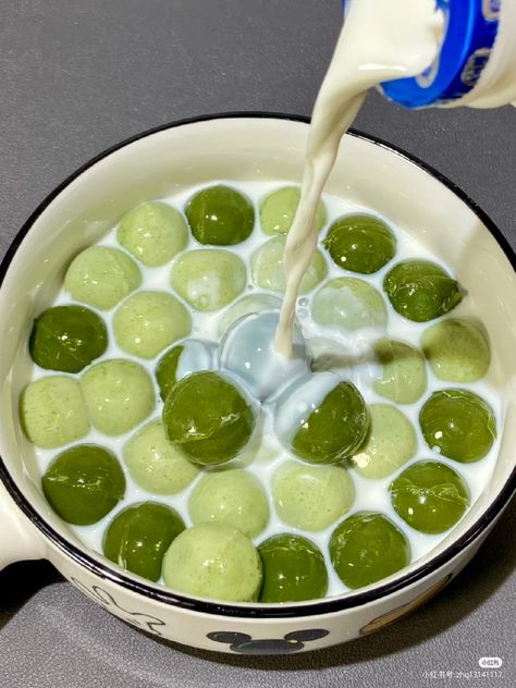 Pudding Balls, Matcha Sweets, Matcha Dessert Aesthetic, Healthy Food Shop, Matcha Cream Puff, Puding Mangga, Japanese Matcha Dessert, Matcha Traditional, Smoothie Shop