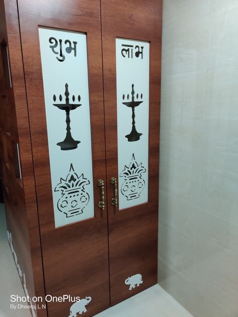 Pooja Glass Door, Mandir Partition, Puja Door, Room Door Ideas, Pooja Room Door, Glass Carving, Wooden Cupboard Design, Pooja Door, Puja Ghar