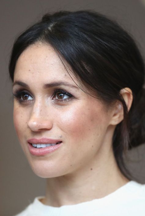 Don't skip primer. Meghan Markle Makeup, Kate Middleton Makeup, Meghan Markle Hair, Estilo Meghan Markle, Dramatic Wedding Makeup, Makeup Flawless, Daytime Makeup, Glam Wedding Makeup, Wedding Makeup Tips