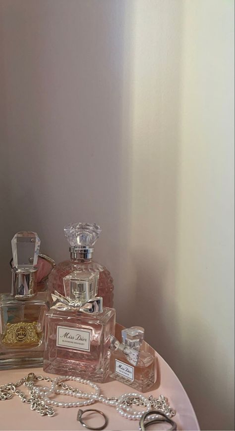 Pink And Pearls Aesthetic, Pink Perfume Aesthetic, Pink Pearls Aesthetic, Doir Perfume Aesthetic, Pearls And Roses Aesthetic, Perfume Art Painting, Elegant Perfume Aesthetic, Light Pink Perfume Aesthetic, Kate Spade Perfume