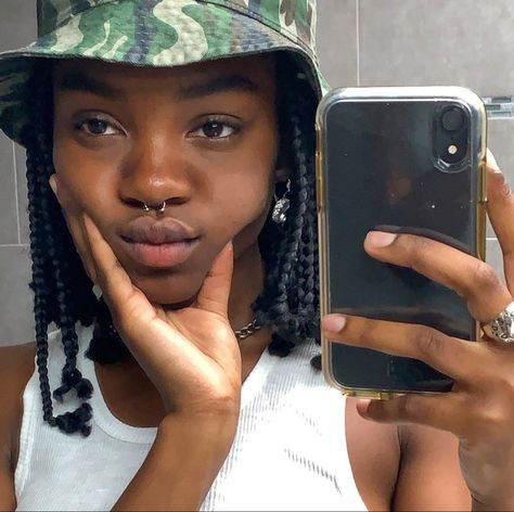 Septum Piercing Wide Nose, Septum And Nose Piercing Together Black, Spectrum Piercing Black Women, Black Women Septum Piercing, Big Nose Septum Piercing, Septum On Black Women, Septum On Big Nose, Septum Piercing On Big Nose, Septum Black Women