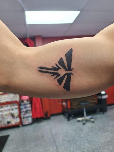 Firefly Symbol, Springfield Mo, Last Of Us, Couple Tattoos, Tattoo Style, Firefly, Maple Leaf Tattoo, Cool Tattoos, Tattoos