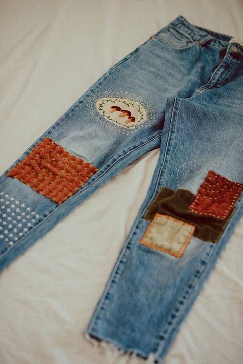 Jeans Knee Patch, Patch Knees In Jeans, Patched Knee Jeans, Jeans With Knee Patches, Jean Knee Patch Ideas, Knee Patch Jeans, Diy Patch Jeans, Knee Patches For Jeans, Jean Makeover