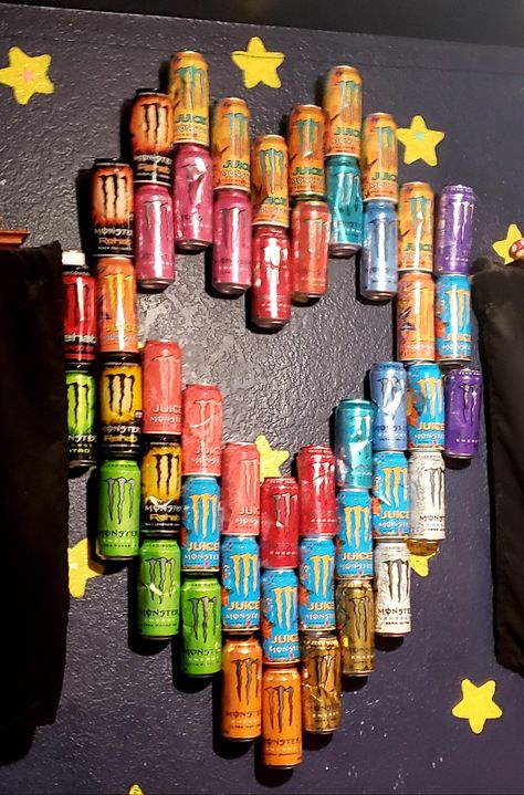 Its a heart made out of monster cans Monster Cans Wallpaper, Drinking Monster Aesthetic, Monster Energy Profile Picture, Monster Energy Painting, Energetyki Monster, Monster Bottle Craft, What To Make With Monster Cans, Monster Can Heart Wall, Monster Drinks Aesthetic