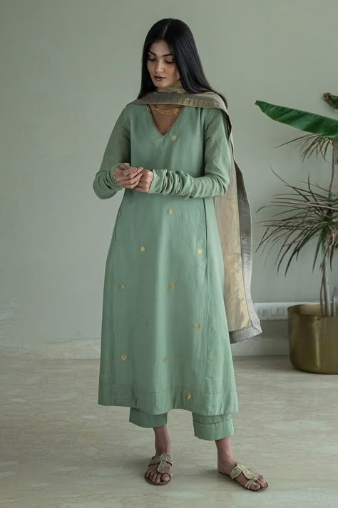 V Neck Churidar, Churidar Sleeves, Full Sleeves Design, Churidar Designs, Simple Kurta Designs, Kurta Set For Women, Simple Kurti Designs, Casual Indian Fashion, Kurta Neck Design