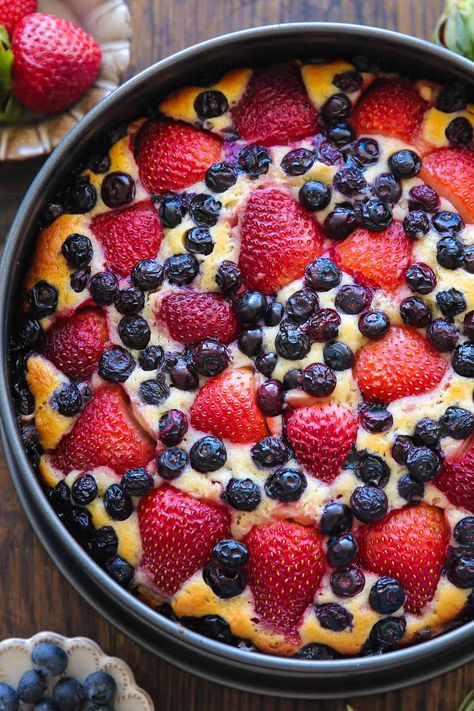 Strawberry Blueberry Cake - in a springform pan. Blueberry Greek Yogurt Cake, Strawberry Blueberry Cake, Simple Weeknight Meals, Blueberry Cake Recipe, Blueberry Yogurt Cake, Greek Yogurt Cake, Meals To Make, Blueberry Desserts, Yogurt Cake