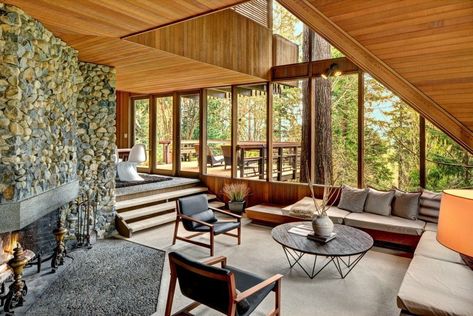 You must know these Five Distinct Design Features from the Pacific Northwest - Anita Yokota Modernist House, Sunken Living Room, Living Room Remodel, Family Room Design, Livingroom Layout, Room Remodeling, Living Room With Fireplace, Design Your Home, Mid Century Modern House