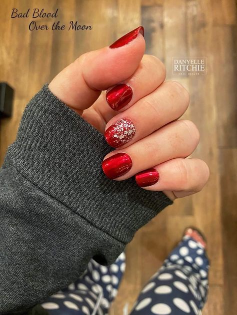 Color Street Christmas, Nail Color Combos, Sassy Nails, Nails Winter, Street Nails, Bad Blood, Yellow Nails, Christmas Nail Designs, Fabulous Nails