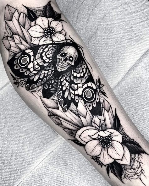 Gothic Half Sleeve Tattoo, Moth Tattoos For Women, Tattoo Papillon, Halloween Tattoo Ideas, Halloween Tattoos Sleeve, Moth Tattoo Design, Crystal Tattoo, Sweet Tattoos, Moth Tattoo