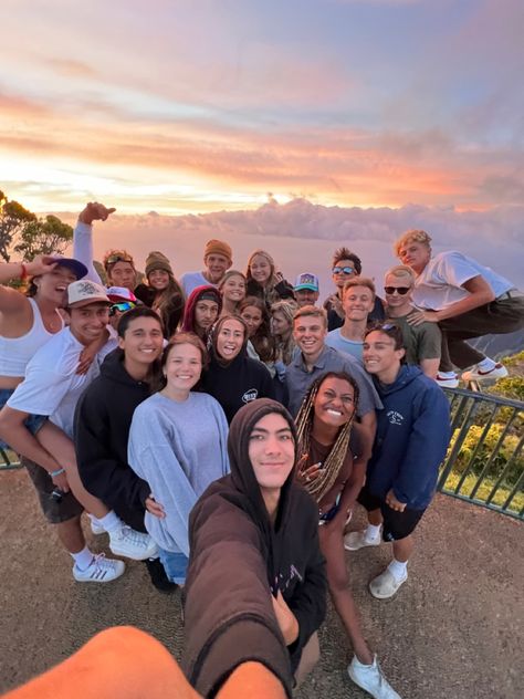 Friend Group Travel, Mixed Friend Group, Mixed Friend Group Aesthetic, Friendgroup Travel Aesthetic, Friend Group Vacation Aesthetic, Friend Group Beach Aesthetic, Life In Usa, Summer Friend Group Beach, Bucket List For Teens