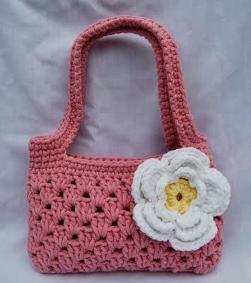 Crochet Bag Pattern Tote, Purse Patterns Free, Crocheted Purse, Owl Face, Accessoires Barbie, Crochet Purse Pattern Free, Bags Crochet, Crochet Shell Stitch, Crochet Handbags Patterns