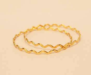 Simple Bangle Designs Gold, Single Gold Bangle Designs, Dailywear Bangles Gold, Simple Gold Bangle, Plain Gold Bangles, Kids Gold Jewelry, Small Earrings Gold, Antique Bangles, Silk Skirts