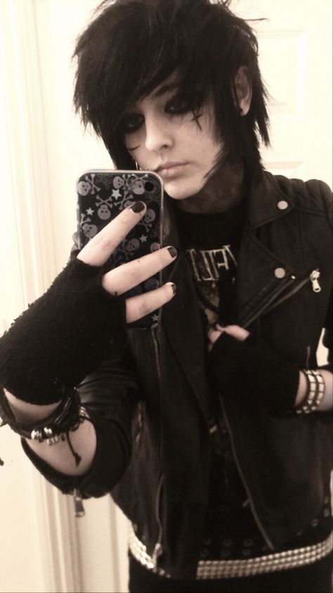 Evan Bloodlust Emo, Evan Bloodlust, Scene Emo Aesthetic, Emo Scene Outfits, Emo Outfit Ideas, Punk Fashion Diy, Emo People, Andy Sixx, Emo Scene Hair