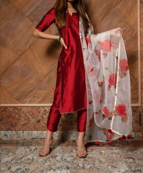 Plain Suit With Printed Dupatta, Plain Anarkali, Floral Dupatta, Plain Suit, Anarkali With Dupatta, Stylish Kurtis, Stylish Kurtis Design, Printed Dupatta, Casual Wear Dress