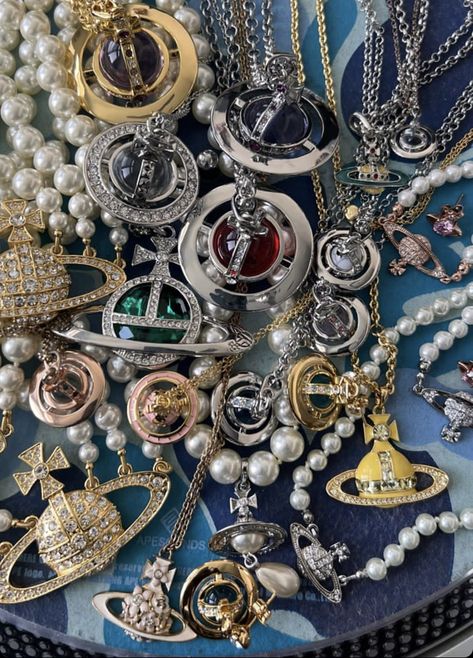 Vivienne Westwood Aesthetic Jewelry, Vinnie Westwood, Nana Vivienne Westwood, Vivienne Westwood Aesthetic, Westwood Aesthetic, Vivienne Westwood Nana, Viviane Westwood, Vivienne Westwood Accessories, Vivienne Westwood Necklace