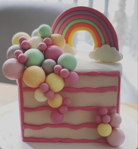 Rainbow cake with balloons and rainbow topper Rainbow Cake 6 Months, Half Birthday Rainbow Cake, Half Birthday Cakes, Half Birthday, Cute Birthday Cakes, Rainbow Cake, Boho Rainbow, Junk Food, Childrens Party