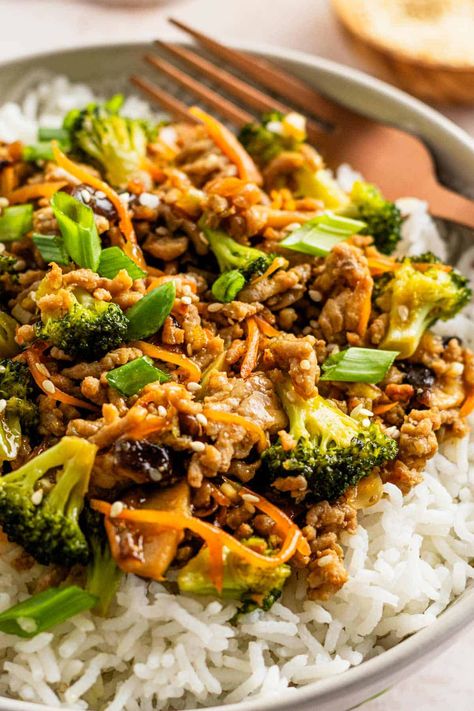 Switch up your weeknight dinner with this speedy one-pot ground pork stir fry! Perfect for utilizing pork chops, it's ready in just 30 minutes! Ground Pork And Spinach Recipes, Ground Pork And Zucchini Recipes, Ground Pork Asian Recipes, Ground Pork Meals, Ground Pork Crockpot Recipes, Asian Ground Pork Recipes, Ground Pork Dinner Ideas, Pork Sausage Recipes Dinner, Ground Pork Recipes Easy