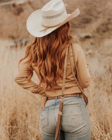 Dark Cowgirl Aesthetic, Dark Cowgirl, Western Photoshoot Ideas, Aesthetic Cowgirl, Cowgirl Photo, Western Photoshoot, Country Backgrounds, Cowgirl Pictures, Cowgirl Jeans