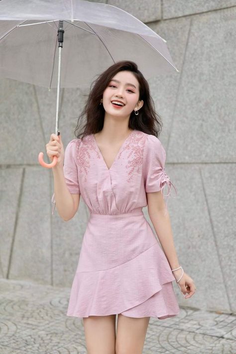 V Neck Short Dress, Gaun Koktail, Dress Sites, Cotton Short Dresses, Girls Dress Outfits, Stylish Short Dresses, Elegant Dresses Classy, Fashion Tops Blouse, Cute Pastel