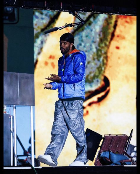 Frank Ocean Updates on Twitter: "Frank Ocean at Coachella (2023) https://t.co/Lxy6avGZ6T" / Twitter Frank Ocean Birthday, Frank Ocean Concert, Frank Ocean Songs, Frank Ocean Wallpaper, Ocean Outfits, Coachella 2023, Beatiful People, Ocean Fashion, Rap Aesthetic