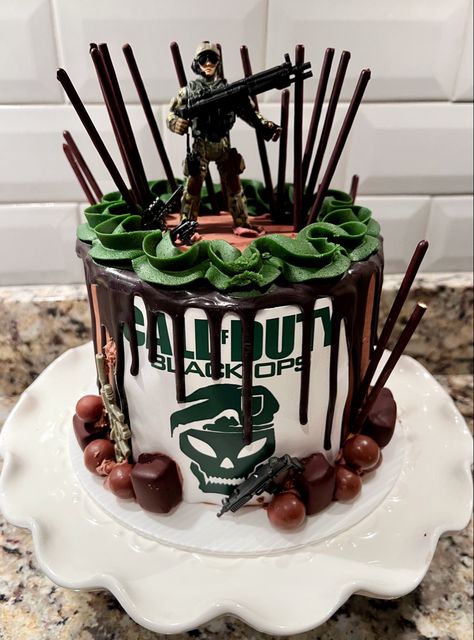 Call Of Duty Birthday Cake, 17th Birthday Cake, Cod Cakes, 17 Birthday Cake, Tall Cakes, 1st Birthday Cakes, Creative Cake Decorating, Creative Birthday Cakes, Boy Birthday Cake