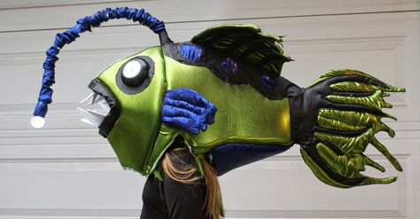 Amuse Me Blog: Angler Fish Costume for Halloween #halloween #costumeidea #fishcostume Toddler Fish Costume, Diy Fish Costume, Angler Fish Costume, Sea Creature Costume, Sea Costume, Jellyfish Costume, Festival Of Fantasy Parade, Fish Costume, Costume For Halloween