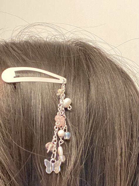 Hair Clip With Beads, Dangly Hair Clips, Beads Hair Clip, Beaded Hair Clip, Hair Clips With Beads, Hair Clip Beads, Hair Clip Aesthetic, Beaded Clips, Aesthetic Hair Clips