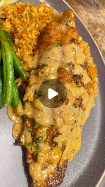 Itsmyseasoning, LLC on Instagram: "Southern style Blackened Catfish served over a bed of seasoned rice, finished off with a drizzle of homemade cajun cream sauce and a side of garlic seasoned long stem green beans 🤤 Happy Monday✨  Blackened Catfish with rice and Cajun cream sauce  Start out by cleaning your fish well and placing on paper towels. Cover the fillets in melted butter and season. I mixed Tony’s, lemon pepper, garlic powder, onion powder, oregano, and heavy smoked paprika to taste. Cover filets well and sear on medium heat for about 3-4 minutes on each side or until 145 degrees internal temp. Remove and add chopped onions, a few tablespoons of butter and cook until butter is nice and nutty. Add heavy whipping cream and season up with your fish seasonings to taste. Remove your s Blackened Catfish With Cream Sauce, Catfish Acadiana Recipe, Catfish Dinner Ideas Sides, Blackened Catfish Recipes, Fish Cream Sauce, Catfish Fillet Recipes, Smothered Catfish, Cajun Cream Sauce, Blackened Catfish