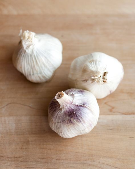 The Kitchn's Guide to Storing Garlic — A Head-to-Clove Guide Garlic In The Oven, Storing Garlic, How To Roast Garlic, Liver Detox Recipes, Roast Garlic, How To Store Garlic, Raw Garlic, How To Roast, Garlic Head