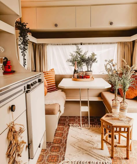 Airstream Camping, Caravan Life, Mini Caravan, Caravan Home, Caravan Decor, Rv Interior Remodel, Camper Interior Design, Caravan Makeover, Rv Home