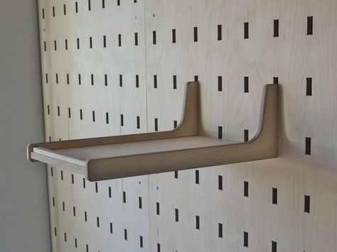 Slot Wall Plywood Shelves Wall, Plywood Wall Storage, Plywood Pegboard Wall, Plywood Climbing Wall, Wooden Pegboard Wall, Woodworking Toys, Fun Halloween Crafts, Diy Tv, Garage Walls