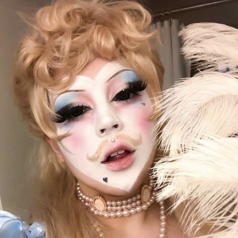 ig : @happyunbirthday1 pretty pastel makeup Drag King Outfits, Drag Makeup Looks, Clown Drag, Drag Clown, Drag Looks, Drag King Makeup, Pastel Makeup, Drag Make-up, Alt Makeup