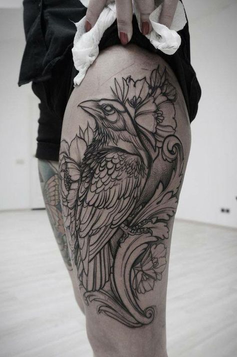 Rabe Tattoo, Black Bird Tattoo, Tattoo Bird, Crow Tattoo, Hip Tattoos Women, Raven Tattoo, Tattoo Arm, Thigh Tattoos Women, Bird Tattoo