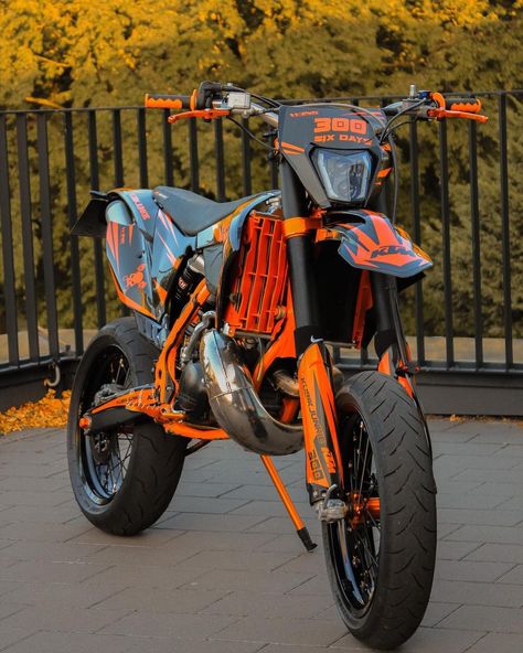 Ktm Motor, Honda Supermoto, Custom Dirt Bike, Ktm Supermoto, Ktm Motocross, Ktm Motorcycles, Tracker Motorcycle, Motocross Gear, 50 Cc