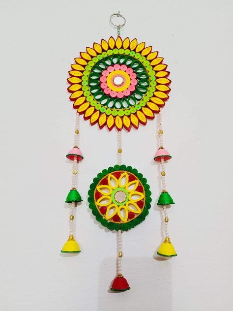 Quilling Home Decor, Quilling Mandala, Quilling Images, Mandala Ideas, Wall Hanging Ideas, Woolen Flower, Woolen Craft, Wool Wall Hanging, Quilling Work