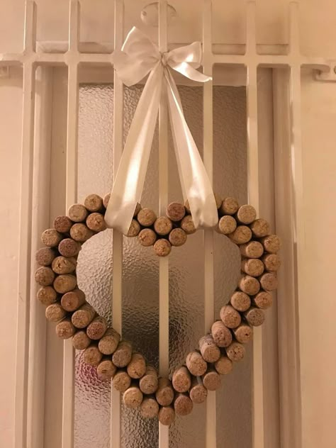 Wine Cork Crafts Valentines Day, Wine Cork Heart, Wine Cork Heart Diy, Corkscrew Crafts, Cork Wreath Diy, Wine Cork Letters Diy, Wine Cork Diy Projects, Cork Heart, Cork Diy Projects