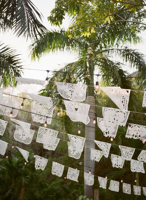 Small Mexican Backyard Wedding, Welcome Party Mexico, Backyard Wedding Mexican, Engagement Party Mexican Theme, Neutral Mexican Party, Spanish Summer Wedding, Aesthetic Mexican Wedding, Spanish Mission Wedding, Oaxaca Wedding Decor