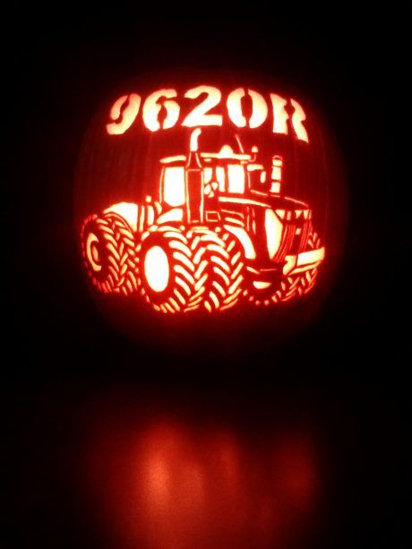 John_Deere_pumpkin_Halloween John Deere Pumpkin Carving, Tractor Pumpkin Carving Ideas, Pumpkin Carving Tractor, Pumpkin Carving Ideas, John Deere Equipment, Halloween Pumpkins Carvings, Farm Machinery, Carving Ideas, Green Collection