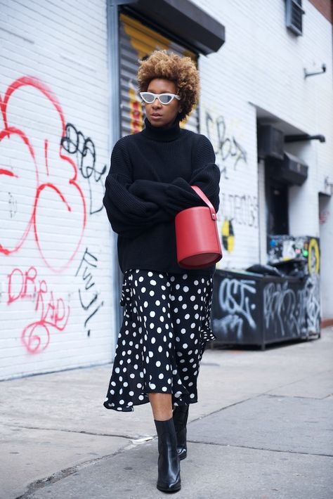 Polka Dot Skirt Outfit, Dot Dress Outfit, Dot Skirt Outfit, Dots Outfit, Polka Dot Midi Skirt, Polka Dots Outfit, Midi Skirt Outfit, Winter Skirt Outfit, Polka Dots Fashion