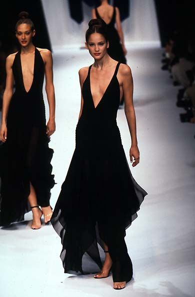 Black Dress Haute Couture, 90s Runway Fashion, Elegant Outfit Classy, Herve Leger, Gala Dresses, Glam Dresses, Beauty And Fashion, Black Dresses, Elegant Outfit