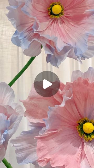 Giant Paper Flower, Diy Poinsettia Flower, Tropical Paper Flowers Diy, Giant Crepe Paper Flowers Diy, Organza Flowers Diy, Diy Giant Poppy Flower, Giant Organza Flowers, Giant Flower Installation, Wedding Giant Flowers