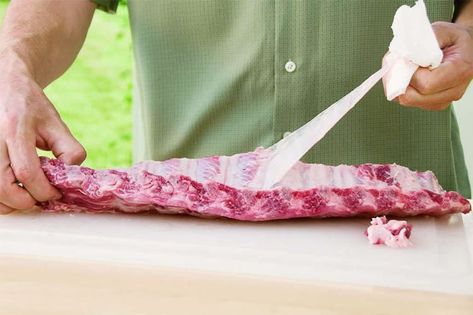 Removing the Membrane from Baby Back Ribs - visual step-by-step Weber Grill Skills guides and videos. Baked Ribs Recipe, Baked Bbq Ribs, Ribs In Oven, Oven Baked Ribs, Weber Grills, How To Cook Ribs, Baked Ribs, Pork Rib Recipes, Back Ribs