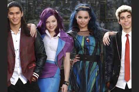 Which Disney Descendants Villain Kid Are You? Descendants Songs, Austin Y Ally, Disney Descendants Characters, Descendants Pictures, Disney Descendants 2, Descendants Wicked World, Disney Descendants Movie, Descendants Characters, Mal And Evie