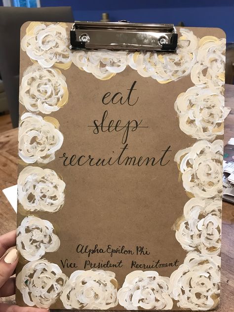 Rho Gamma Clipboard, Sorority Recruitment Decorations, Sorority Canvases, Clipboard Ideas, Clipboard Crafts, Rho Gamma, Sisterhood Events, Delta Gamma Sorority, Alpha Phi Omega