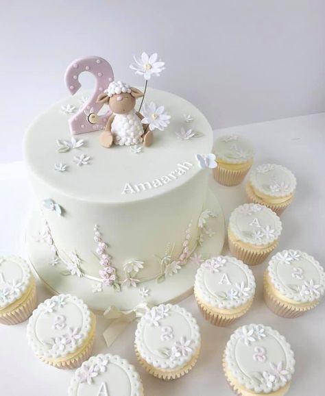 Lamb Theme Cake, Lamb Birthday Cake, Baby First Birthday Cake Girl, Lamb Cake Ideas, Sheep Cake Ideas, Sheep Birthday Cake, 2nd Birthday Cake Girl, Sheep Birthday Party, Garden Birthday Cake