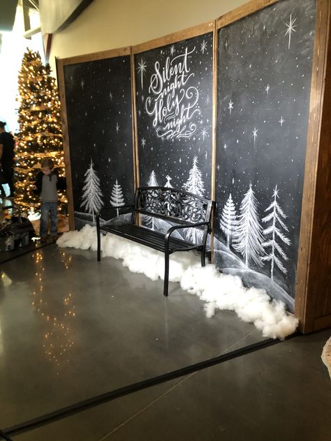 Christmas Decor For Vendor Booth, Christmas Program Backdrop Ideas, Black Christmas Backdrop, Christmas Event Backdrop, Diy Holiday Backdrop Ideas, Business Holiday Decor, Nativity Photo Booth, Winter Party Backdrop, Simple Church Christmas Decor